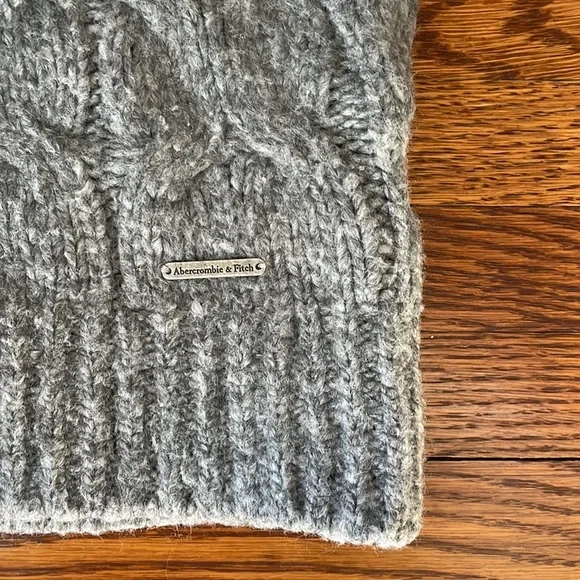 Grey abercrombie sweater - Picture 4 of 9